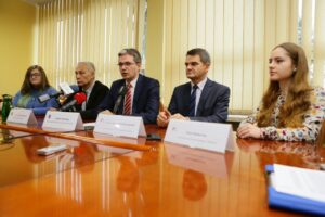 28.11.2016. Samorząd województwa przekaże w tym roku stypendia dla 39 Polaków i osób polskiego pochodzenia ze Wschodu / Wojciech Habdas / Radio Kielce