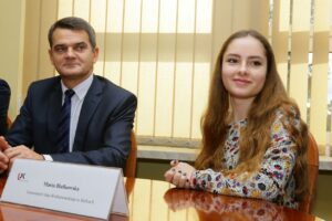 28.11.2016. Samorząd województwa przekaże w tym roku stypendia dla 39 Polaków i osób polskiego pochodzenia ze Wschodu / Wojciech Habdas / Radio Kielce