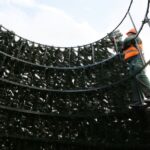 28.11.2016. Na Rynku rozpoczął się montaż choinki / Wojciech Habdas / Radio Kielce