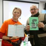 29.11.2016. Najmłodsi podróżnicy otrzymali przewodnik turystyczny po województwie świętokrzyskim / Wojciech Habdas / Radio Kielce