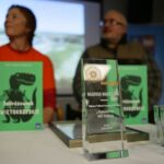 29.11.2016. Najmłodsi podróżnicy otrzymali przewodnik turystyczny po województwie świętokrzyskim / Wojciech Habdas / Radio Kielce