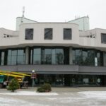 29.11.2016. Na budynku KCK zawisły zdjęcia wyróżnione w Ogólnopolskim Konkursie Fotograficznym "Życie jest piękne" / Wojciech Habdas / Radio Kielce