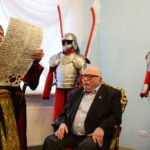 30.11.2016 Chęciny, Wręczenie tytułu Honorowego Obywatela Chęcin reżyserowi Jerzemu Hoffmanowi / Wojciech Habdas / Radio Kielce