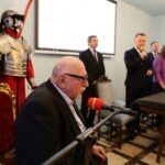 30.11.2016 Chęciny, Wręczenie tytułu Honorowego Obywatela Chęcin reżyserowi Jerzemu Hoffmanowi / Wojciech Habdas / Radio Kielce