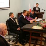 30.11.2016 Chęciny, Wręczenie tytułu Honorowego Obywatela Chęcin reżyserowi Jerzemu Hoffmanowi / Wojciech Habdas / Radio Kielce