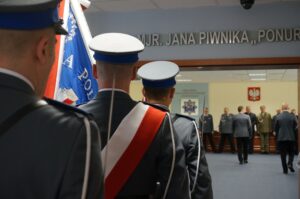 Kielce. Uroczyste wprowadzenie komendantów powiatowych policji (16 grudnia 2016) / Wiktor Dziarmaga / Radio Kielce