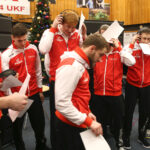 Radio Kielce. Szczypiorniści śpiewali kolędy (17 grudnia 2016) / Piotr Michalski / Radio Kielce