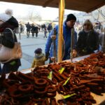 Jarmark Bożonarodzeniowy na kieleckim Rynku (17 grudnia 2016) / Wojciech Habdas / Radio Kielce