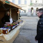 Jarmark Bożonarodzeniowy na kieleckim Rynku (17 grudnia 2016) / Wojciech Habdas / Radio Kielce