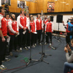 Radio Kielce. Szczypiorniści śpiewali kolędy (17 grudnia 2016) / Piotr Michalski / Radio Kielce