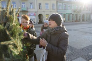 Jarmark Bożonarodzeniowy na kieleckim Rynku (17 grudnia 2016) / Wojciech Habdas / Radio Kielce