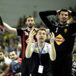 Kielce. Vive Tauron Kielce vs Vardar Skopje. Trener Raul Gonzalez Gutierrez. / Jarosław Kubalski / Radio Kielce