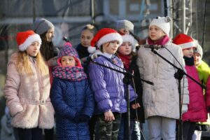 Jarmark Bożonarodzeniowy na kieleckim Rynku (17 grudnia 2016) / Wojciech Habdas / Radio Kielce