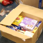 Siedziba Radia Kielce. Przygotowywanie świątecznych paczek (9 grudnia 2016) / Kamil Król / Radio Kielce