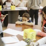 Kielce. Uczniowie gimnazjum nr 7 piszą listy Amnesty International (1 grudnia 2016) / Jarosław Kubalski / Radio Kielce