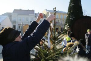 Jarmark Bożonarodzeniowy na kieleckim Rynku (17 grudnia 2016) / Wojciech Habdas / Radio Kielce