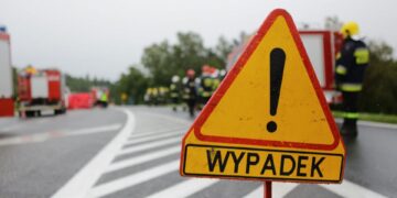 Zderzenie ciężarówki z pojazdem osobowym