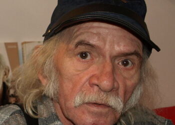 Cropbot / wikipedia.org