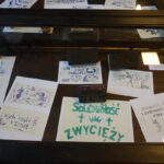 12.12.2016 Kielce. Wernisaż wystawy dotyczącej stanu wojennego w regionie świętokrzyskim i śpiewanie pieśni w WDK. / Wiktor Dziarmaga / Radio Kielce