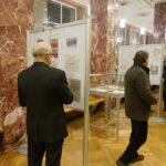 12.12.2016 Kielce. Wernisaż wystawy dotyczącej stanu wojennego w regionie świętokrzyskim i śpiewanie pieśni w WDK. / Wiktor Dziarmaga / Radio Kielce