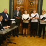 12.12.2016 Kielce. Wernisaż wystawy dotyczącej stanu wojennego w regionie świętokrzyskim i śpiewanie pieśni w WDK. / Wiktor Dziarmaga / Radio Kielce