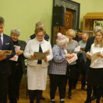 12.12.2016 Kielce. Wernisaż wystawy dotyczącej stanu wojennego w regionie świętokrzyskim i śpiewanie pieśni w WDK. / Wiktor Dziarmaga / Radio Kielce