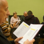 12.12.2016 Kielce. Wernisaż wystawy dotyczącej stanu wojennego w regionie świętokrzyskim i śpiewanie pieśni w WDK. / Wiktor Dziarmaga / Radio Kielce