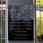 18.12.2016. Odsłonięcie tablicy upamiętniającej Przemysława Gosiewskiego  na budynku Państwowej Wyższej Szkoły Zawodowej w Sandomierzu / Kamil Król / Radio Kielce