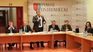 02.12.2016. Nadzwyczajna sesja Rady Miasta w Ostrowcu / Radio Kielce