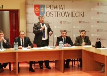 02.12.2016. Nadzwyczajna sesja Rady Miasta w Ostrowcu / Radio Kielce