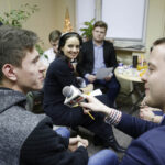 12.12.2016 Kazimierza Wielka. Terenowe studio Radia Kielce. "Choinka pod choinkę". / Jarosław Kubalski / Radio Kielce