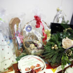 12.12.2016 Kazimierza Wielka. Terenowe studio Radia Kielce. "Choinka pod choinkę". / Jarosław Kubalski / Radio Kielce