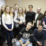 12.12.2016 Kazimierza Wielka. Młodzież z Liceum. im. Marii Curie Skłodowskiej wraz z dyrektorem Włodzimierzem Kruszyńskim / Jarosław Kubalski / Radio Kielce