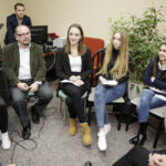 12.12.2016 Kazimierza Wielka. Młodzież z Liceum. im. Marii Curie Skłodowskiej wraz z dyrektorem Włodzimierzem Kruszyńskim / Jarosław Kubalski / Radio Kielce