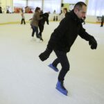 25.12.2016. Stok i lodowisko na stadionie nie przyciągnęły w święta wielu chętnych / Jarosław Kubalski / Radio Kielce