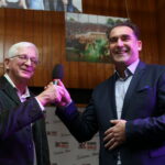 03.12.2016. Spotkanie klubu przyjaciół Senioradia. Zbigniew Batorski oraz prezes Radia Kielce Janusz Knap / Kamil Król / Radio Kielce