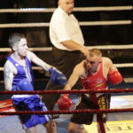 09.12.2016 Chęciny. IV Międzynarodowy Memoriał Bokserski im. Leszka Drogosza. Walka Adrian Kowal KKB Rush (czerwony) - Thomas Casey Irlandia. / Jarosław Kubalski / Radio Kielce