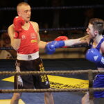 09.12.2016 Chęciny. IV Międzynarodowy Memoriał Bokserski im. Leszka Drogosza. Walka Adrian Kowal KKB Rush (czerwony) - Thomas Casey Irlandia. / Jarosław Kubalski / Radio Kielce