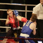 09.12.2016 Chęciny. IV Międzynarodowy Memoriał Bokserski im. Leszka Drogosza. Walka Adrian Kowal KKB Rush (czerwony) - Thomas Casey Irlandia. / Jarosław Kubalski / Radio Kielce