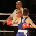 09.12.2016 Chęciny. IV Międzynarodowy Memoriał Bokserski im. Leszka Drogosza. Walka Adrian Kowal KKB Rush (czerwony) - Thomas Casey Irlandia. / Jarosław Kubalski / Radio Kielce