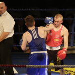 09.12.2016 Chęciny. IV Międzynarodowy Memoriał Bokserski im. Leszka Drogosza. Walka Adrian Kowal KKB Rush (czerwony) - Thomas Casey Irlandia. / Jarosław Kubalski / Radio Kielce