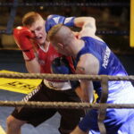 09.12.2016 Chęciny. IV Międzynarodowy Memoriał Bokserski im. Leszka Drogosza. Walka Tomasz Karyś KKB Rush (czerwony) - Jason Scully Irlandia. / Jarosław Kubalski / Radio Kielce