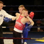 09.12.2016 Chęciny. IV Międzynarodowy Memoriał Bokserski im. Leszka Drogosza. Walka Tomasz Karyś KKB Rush (czerwony) - Jason Scully Irlandia. / Jarosław Kubalski / Radio Kielce