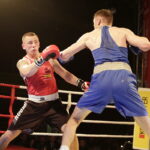 09.12.2016 Chęciny. IV Międzynarodowy Memoriał Bokserski im. Leszka Drogosza. Walka Sebastian Rembecki KKB Rush (czerwony) - Tony Browne Irlandia. / Jarosław Kubalski / Radio Kielce