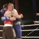 09.12.2016 Chęciny. IV Międzynarodowy Memoriał Bokserski im. Leszka Drogosza. Walka Sebastian Rembecki KKB Rush (czerwony) - Tony Browne Irlandia. / Jarosław Kubalski / Radio Kielce