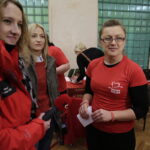 10.12.2016 Ożarów. Szlachetna Paczka od pracowników TVP3 Kielce i Radia Kielce dla rodzeństwa Krystiana i opiekującej się nim Pauliny. / Jarosław Kubalski / Radio Kielce