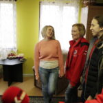 10.12.2016 Ożarów. Szlachetna Paczka od pracowników TVP3 Kielce i Radia Kielce dla rodzeństwa Krystiana i opiekującej się nim Pauliny. / Jarosław Kubalski / Radio Kielce