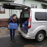 10.12.2016 Ożarów. Szlachetna Paczka od pracowników TVP3 Kielce i Radia Kielce dla rodzeństwa Krystiana i opiekującej się nim Pauliny. / Jarosław Kubalski / Radio Kielce