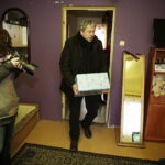 10.12.2016 Ożarów. Szlachetna Paczka od pracowników TVP3 Kielce i Radia Kielce dla rodzeństwa Krystiana i opiekującej się nim Pauliny. / Jarosław Kubalski / Radio Kielce