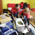 10.12.2016 Ożarów. Szlachetna Paczka od pracowników TVP3 Kielce i Radia Kielce dla rodzeństwa Krystiana i opiekującej się nim Pauliny. / Jarosław Kubalski / Radio Kielce